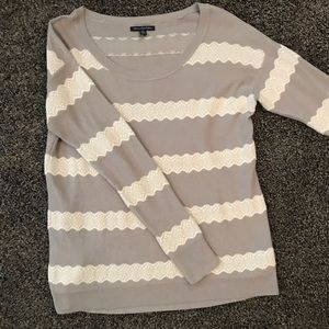 EUC American Eagle Lightweight Sweater Lace Design